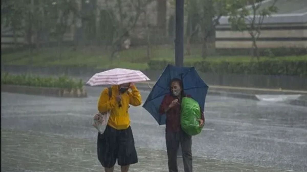 East Jakarta And Depok Rain Accompanied By Winds