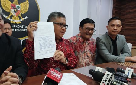 Hasto Kirim Tulisan Tangan 'Merah' Megawati ke MK soal Pengajuan Jadi Amicus Curiae Sengketa Pilpres