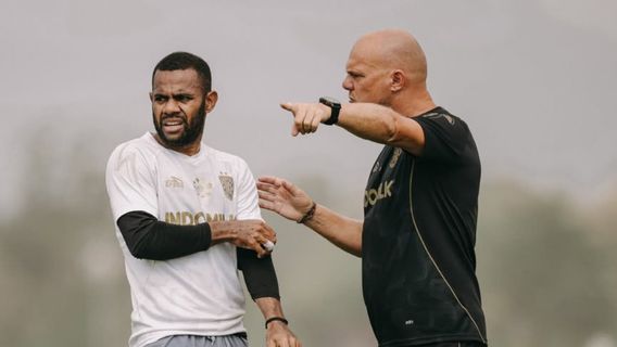 بيرسيجا جاكرتا - بالي يونايتد، مثل كأس العالم البرازيلية وهولندا
