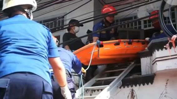 Empat Hari Tidak Makan, Wanita Usia 72 Tahun Dievakuasi dari Rumahnya yang Bertingkat di Pademangan Jakut