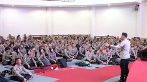 Hundreds Of NCOs From Kaltara Police Are Equipped With Police Public Relations