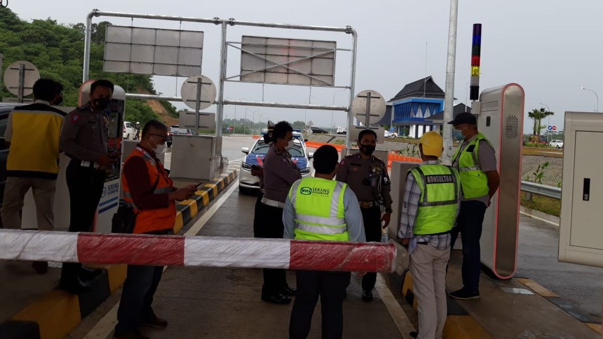 قبل افتتاح جوكوي، تحقق PJR Dit Lalu Polda Banten من حالة طريق سيرانغ تول - Panimbang
