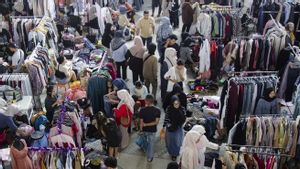 Risiko Kesehatan di Balik Keseruan Berbelanja Pakaian Thrifting