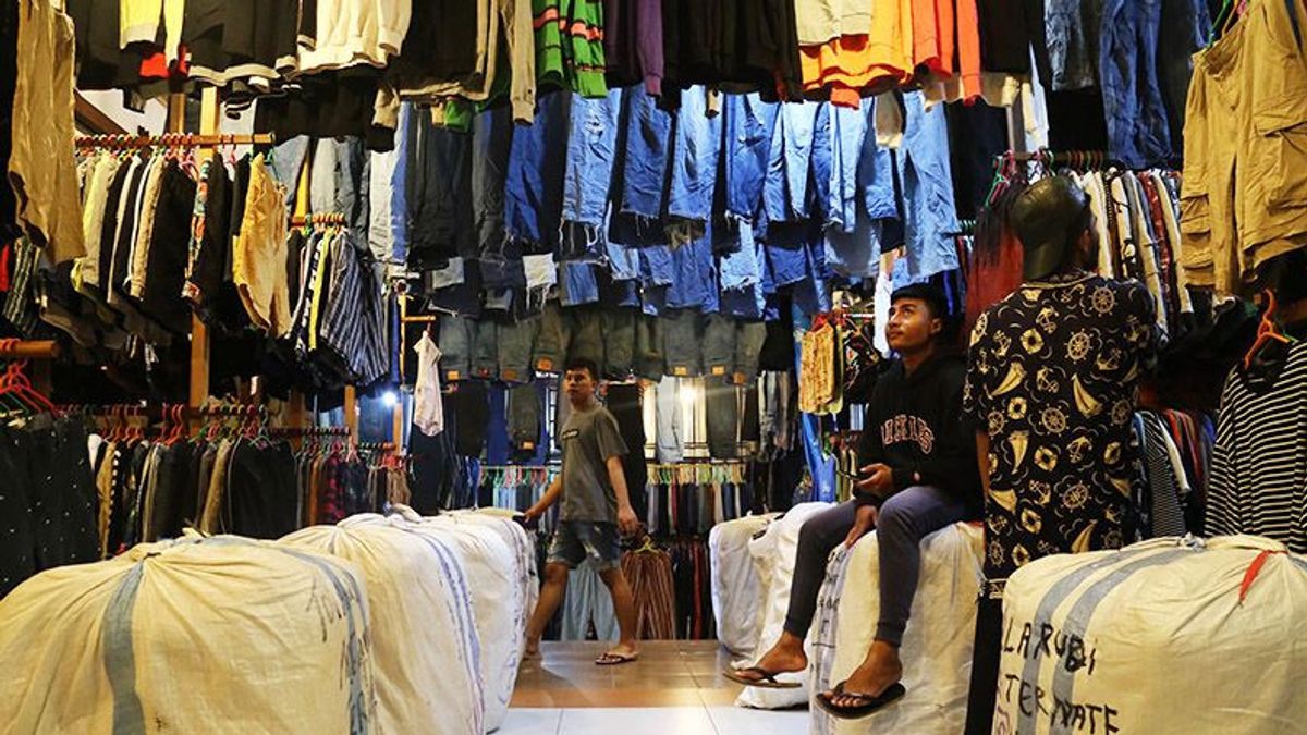 Illegal Import Clothes Entering The Republic Of Indonesia Per Day Reaches 3 Million Pcs, Entrepreneurs Disburse State Losses