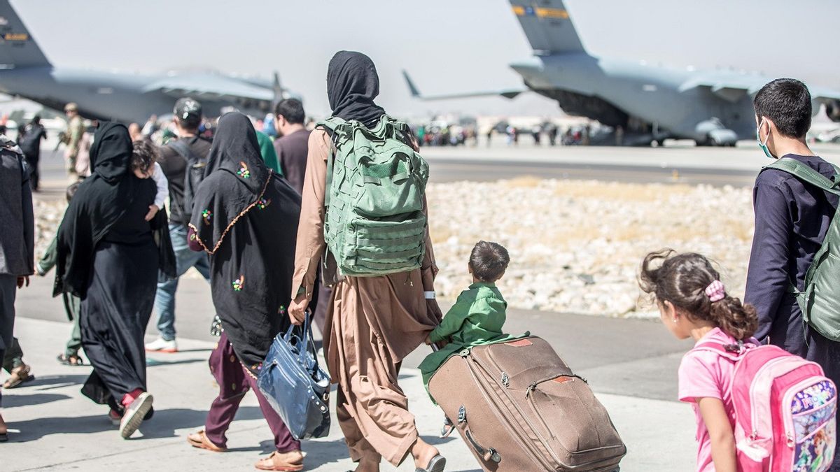 البابا فرنسيس يأمل في قبول اللاجئين الأفغان من قبل دول حول العالم