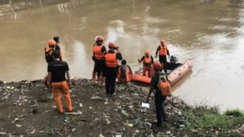 BPBD Bandung Regency and SAR Team Still Searching for Woman Swept Away in Citarum River  