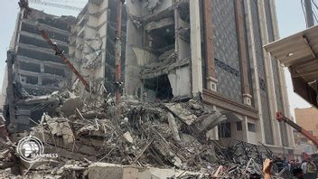 11人死亡，数十人仍因建筑物倒塌而陷入困境，市长和项目主管被拘留