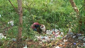 L’auteur du décharge d’ordures à Selopamioro Imogiri puni de sanctions sociales