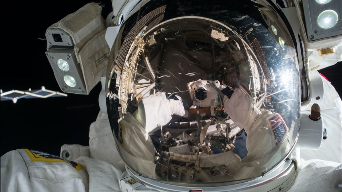 Cara Astronot Bersihkan Diri dari Nitrogen di ISS, Terlihat Seperti Menari