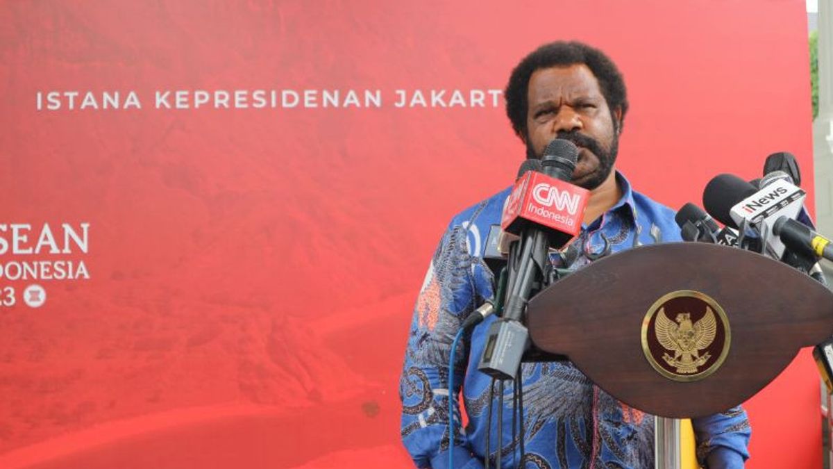 Lenis Kogoya: Papuan Security Problems Can Use Family Ways