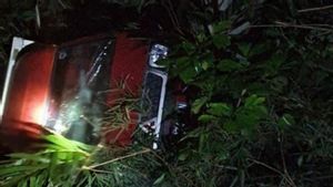 Mobil Boks Terjun Bebas ke Jurang 5 Meter di Jalan Pagelaran Cianjur, Sopir Tewas 