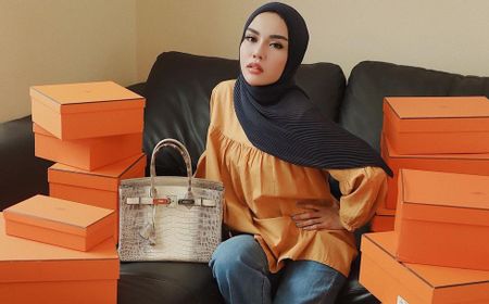 5 Potret Medina Zein OOTD dengan Tas Hermès Birkin