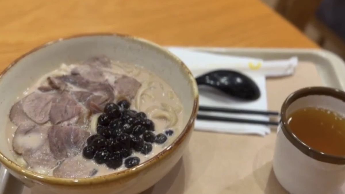 This Restaurant In Vietnam Sells Beef Noodles Mixed With Bubble Tea, How Does It Feel?