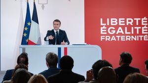 Parlemen Prancis Didesak Makzulkan Presiden Macron