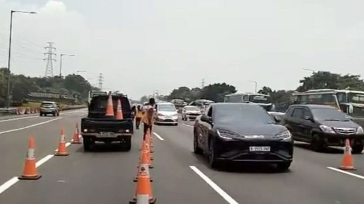    Macet Parah, Lajur Contraflow Tol Cikampek KM 48-KM 66 Ditambah