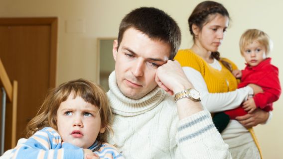 4 Tanda Orang Tua yang Tingkat Kedewasaan Emosionalnya Kurang