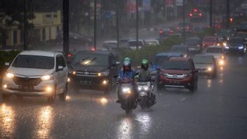 BMKG Prakirakan Sejumlah Wilayah Jakarta Hujan Angin pada Sore Hari