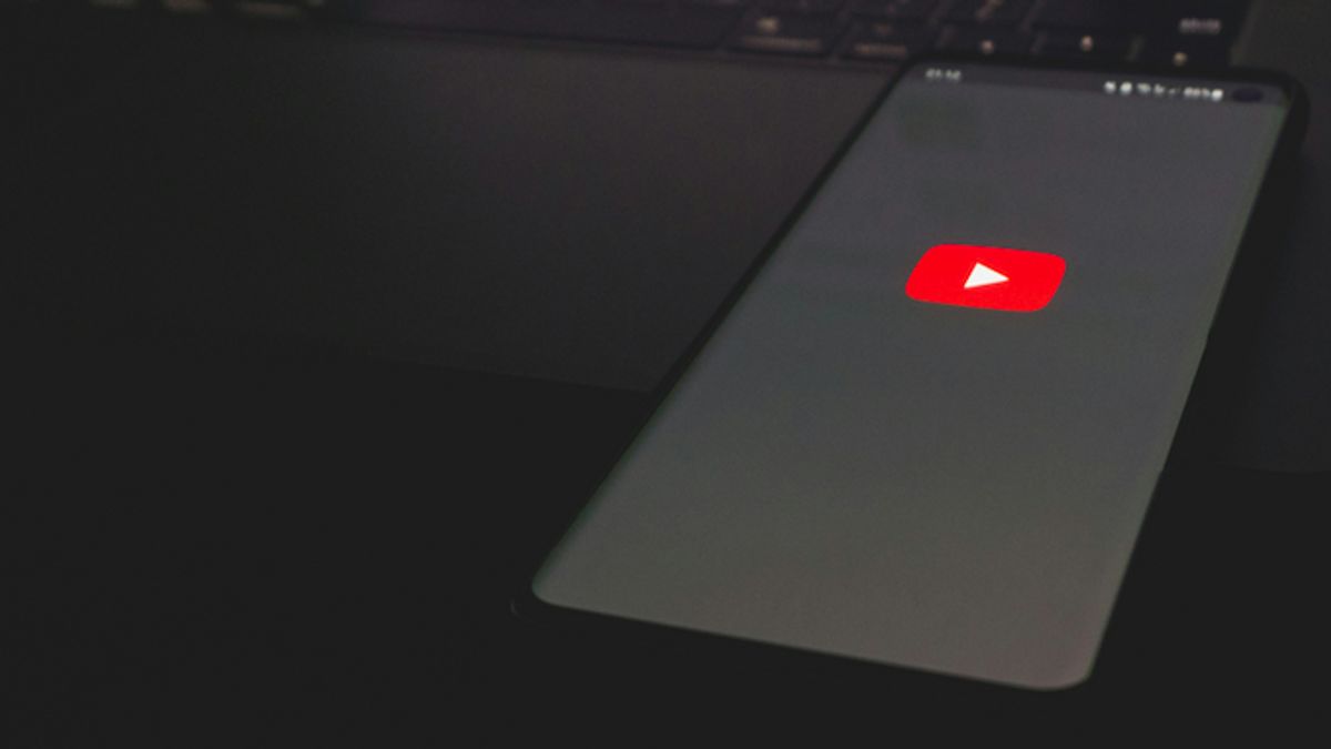 يختبر YouTube ميزة توصية الفيديو القائمة على لون RGB