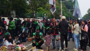 Ratusan Ojol Gelar Demo di Monas Bawa 3 Tuntutan