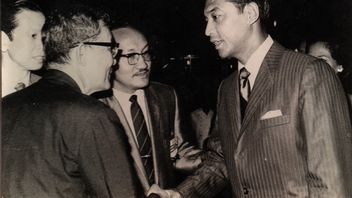 阿里·萨迪金为哈吉·乌斯马尔·伊斯梅尔的历史电影中心揭幕 今日，1975年10月20日