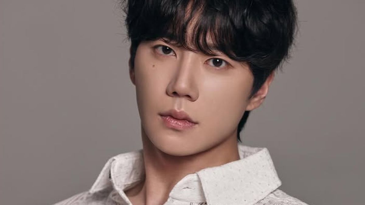 Lee Jun Young Debut Akting di Jepang dengan Film <i>Tokyo Taxi</i>