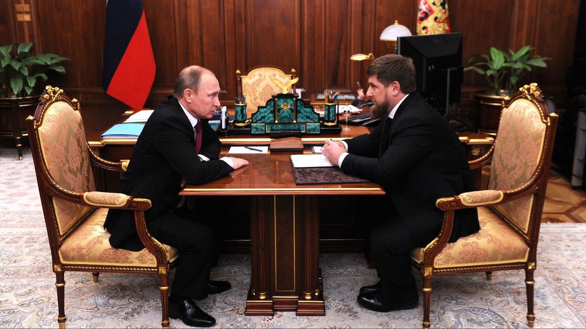 チェチェン指導者ラムザン カディロフのユニークな贈り物 プーチン大統領からの昇進 ほとんどの