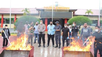 By Fire, 30 Kg Of Dried Marijuana Was Destroyed By The Karimun Police