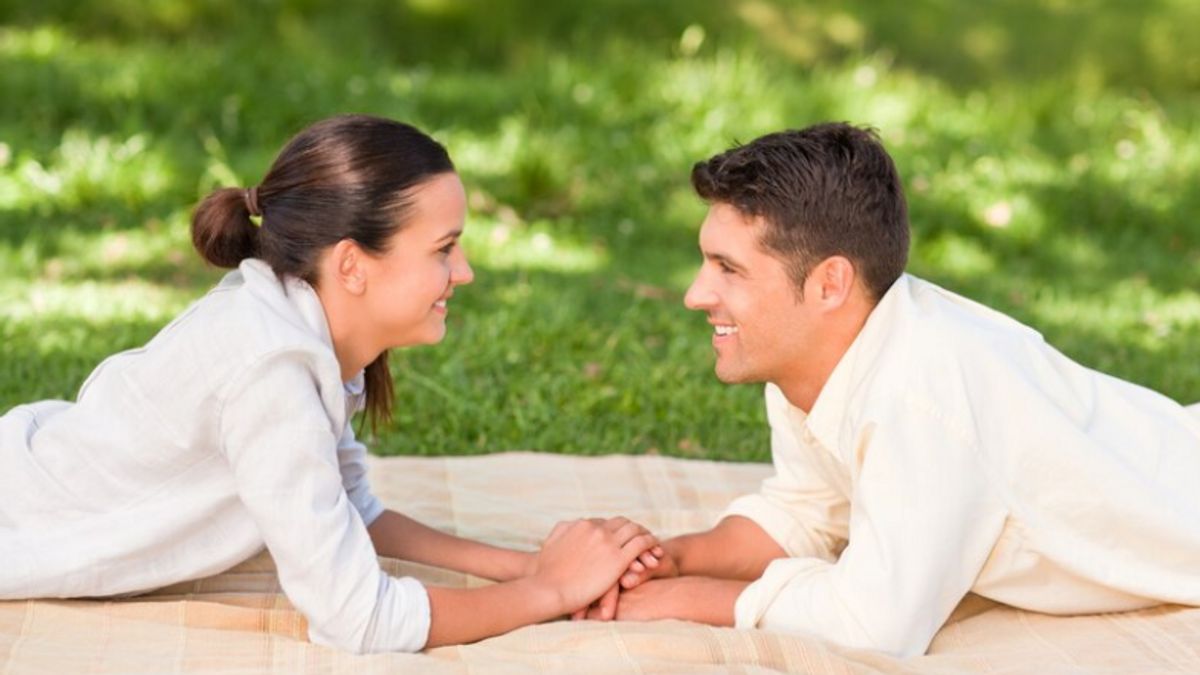 Apa Itu Afirmasi Positif dalam Hubungan Percintaan? Tips Menguatkan Ikatan Emosional