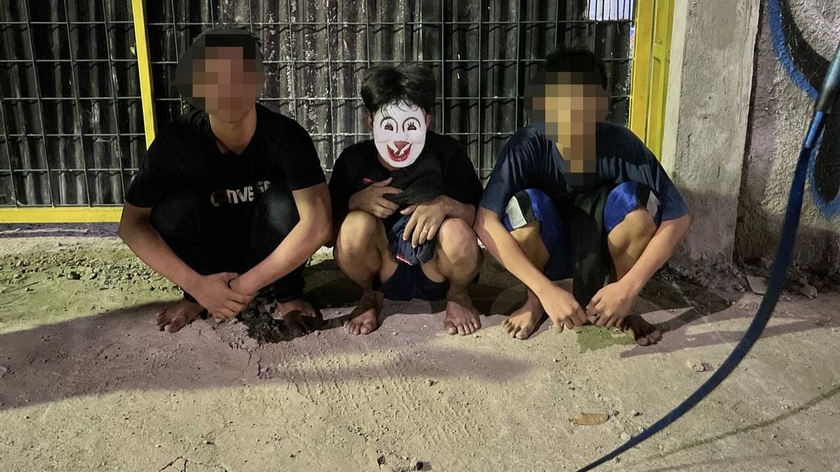 Three Teenagers In Mount Sahari Central Jakarta Arrested While Gathering Carrying Sickles