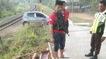 Polisi Tangkap Pencuri Besi Penyangga Rel Kereta Api di Garut