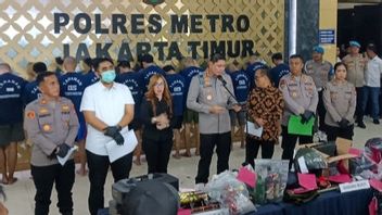 لعب أحد المشتبه بهم الأربعة في هجوم شرطة جاتينيغارا دور مركب لقنبلة المولوتوف