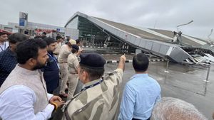 نيودلهي انهار سقف مطار نيودلهي وقتل شخص واحد