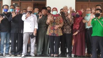 Le Manuscrit Final De La Loi Sur La Création D’emplois Arrive Au Palais, Bogor Régent Ade Yasin Surati Président Jokowi