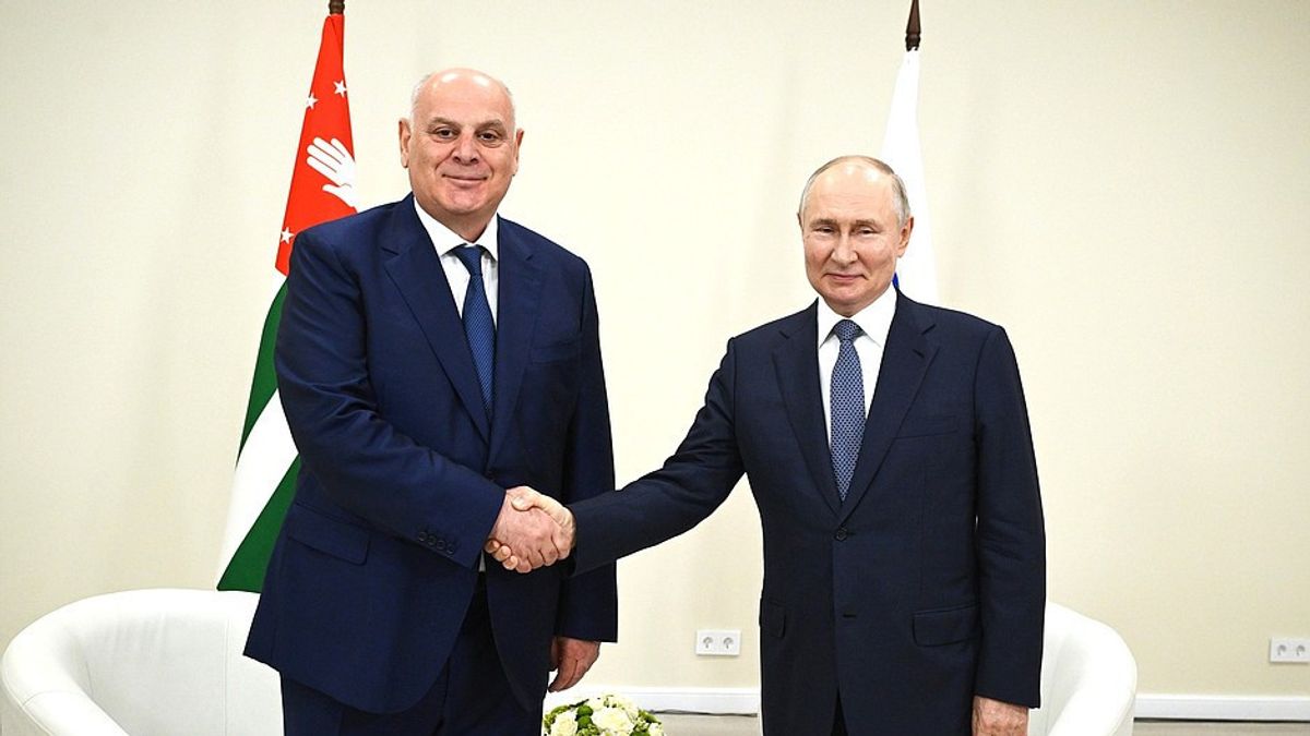 普京总统接受阿斯兰·布扎尼亚,俄罗斯计划在阿布哈齐亚建造海军基地