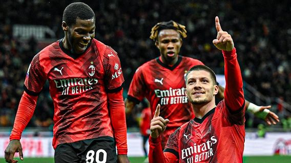 AC Milan wins to maintain competition with Juventus and Inter Milan