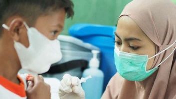 Vaccination De La Première Dose Des Enfants âgés De 6 à 11 Ans Dans La Ville De Madiun 66 Pour Cent, Qui Devrait être Achevée En Janvier