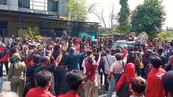 Berkumpulnya Massa Saat Tahapan Pendaftaran Pilkada 2020 Dikhawatirkan Jadi Klaster COVID-19