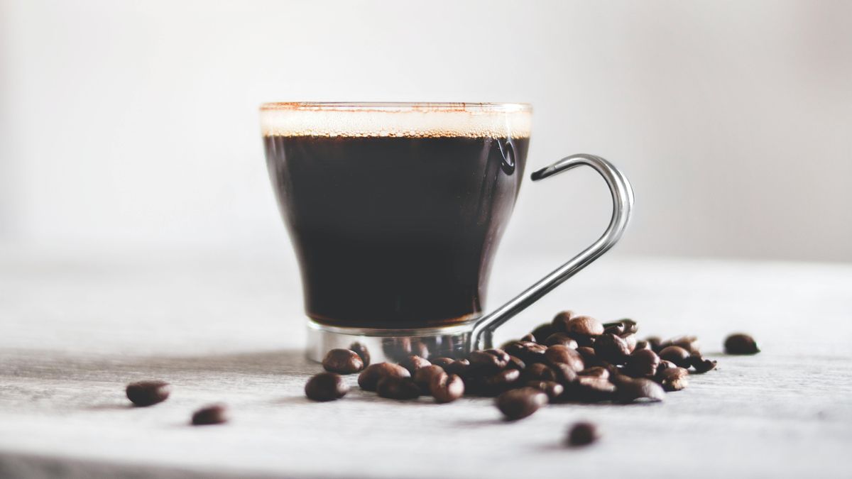 一日中コーヒーを飲むことは喉にとって危険ですか?ここに専門家の説明があります