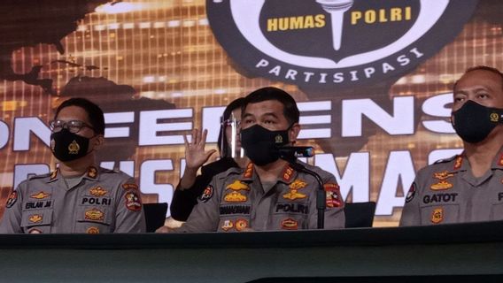 بسبب تحميل محاضرة بحر بن سميث على يوتيوب ، والسبب في أن الشرطة لتعيين TR كمشتبه به