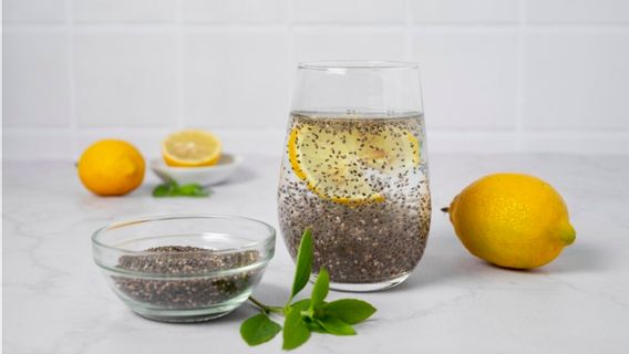 5 Unexpected Benefits Of Drinking Lemon Mixed Nuts