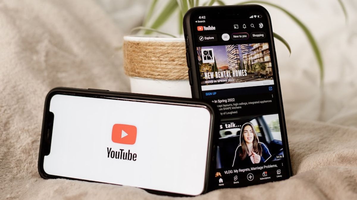 YouTube Ingin Adopsi Gerakan 'Swipe Up' dari TikTok 