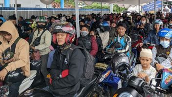 避免交通拥堵，孔雀港摩托车旅行者“布鲁苏坎”