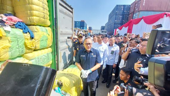 ズーリャスは、東南アジアから中国への違法輸入衣料品と化粧品を呼び