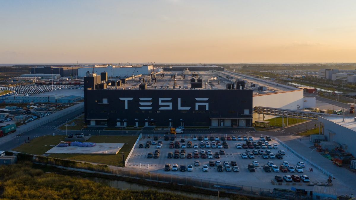 Tesla Kembali Hentikan Produksinya di Pabrik Shanghai karena Pandemi yang Belum Terkendali