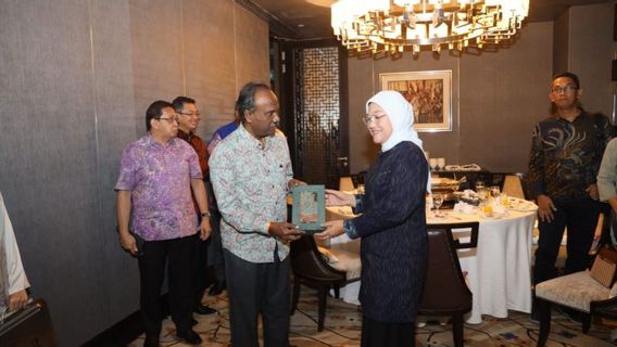 في رحلة إلى ماليزيا ، وزير القوى العاملة يحسن حماية العمال المهاجرين الإندونيسيين