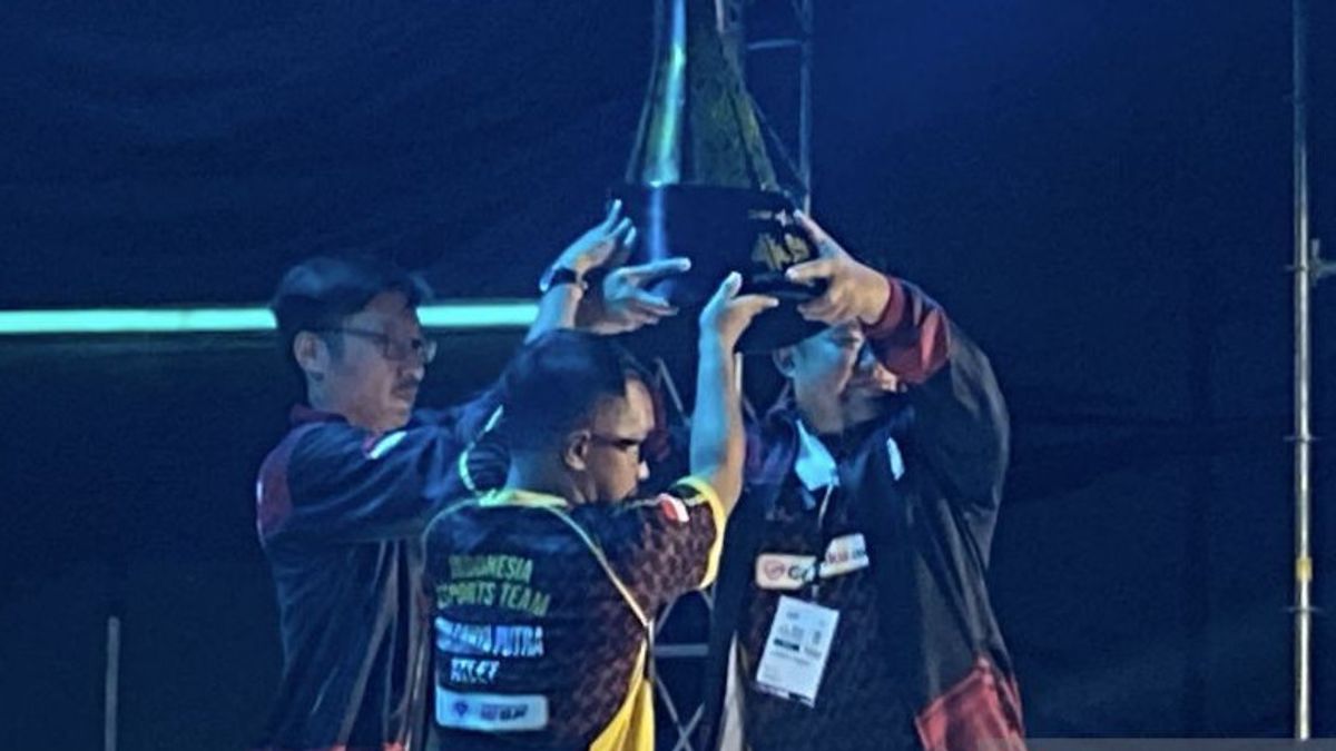 Elga Cahya Putra Donates Gold for eFootball at the IESF Bali 14th World Esports Championship 2022