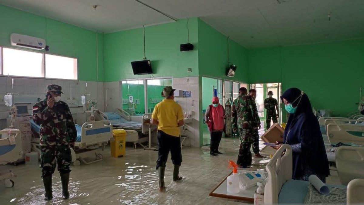فيضانات تدخل الجناح ومستشفى عبد العزيز سينغكاوانغ ينقل 86 مريضا