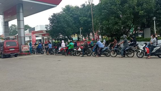 Motorbike And Car Users Complain About The Rp3,500 Increase In Pertamax Price, Except For The UMR Increase