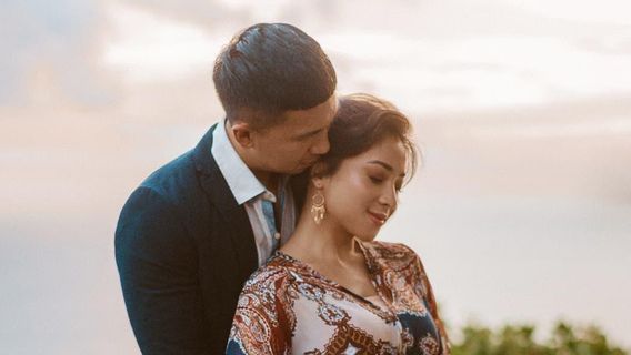 Positively Pregnant, Peek 5 Portraits Of Baby Bump Nikita Willy