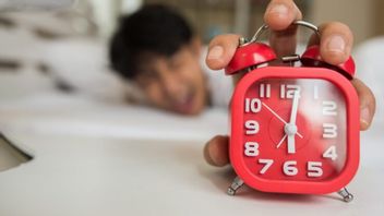 アラームが鳴る前に起きる?これは科学的な説明です